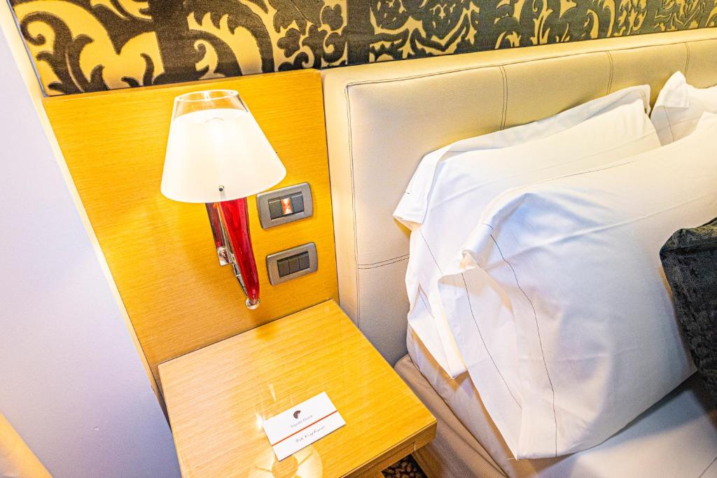 Postel nebo postele na pokoji v ubytování Antony Palace Hotel - Venice Airport