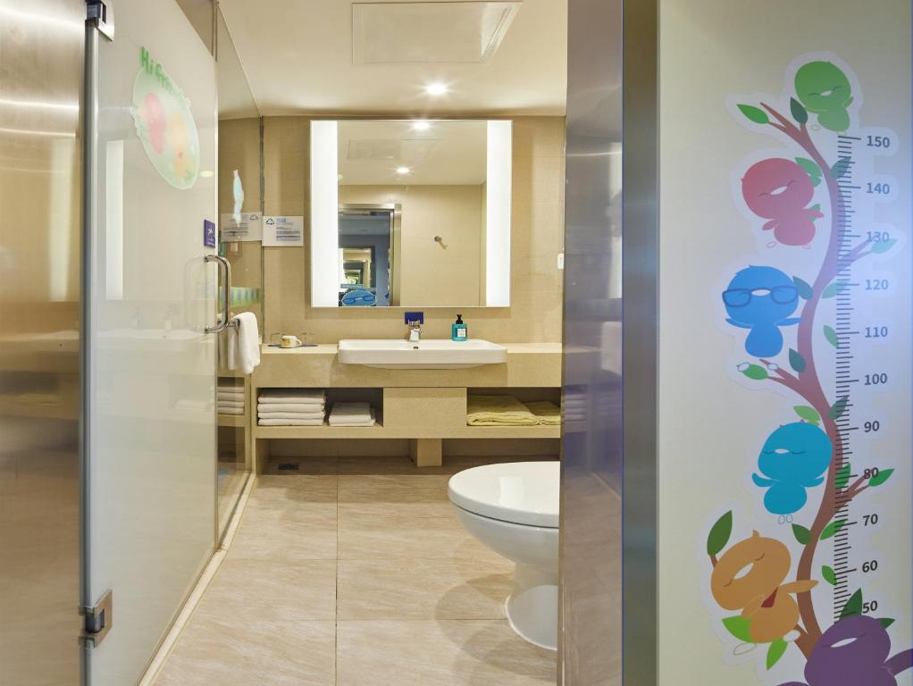 Koupelna v ubytování Holiday Inn Express Shanghai Zhenping by IHG