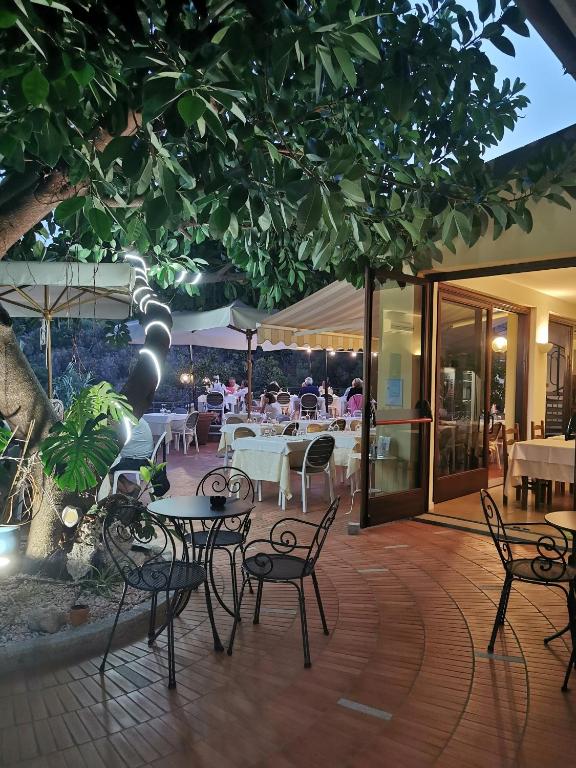 Ресторан / где поесть в Hotel Anna