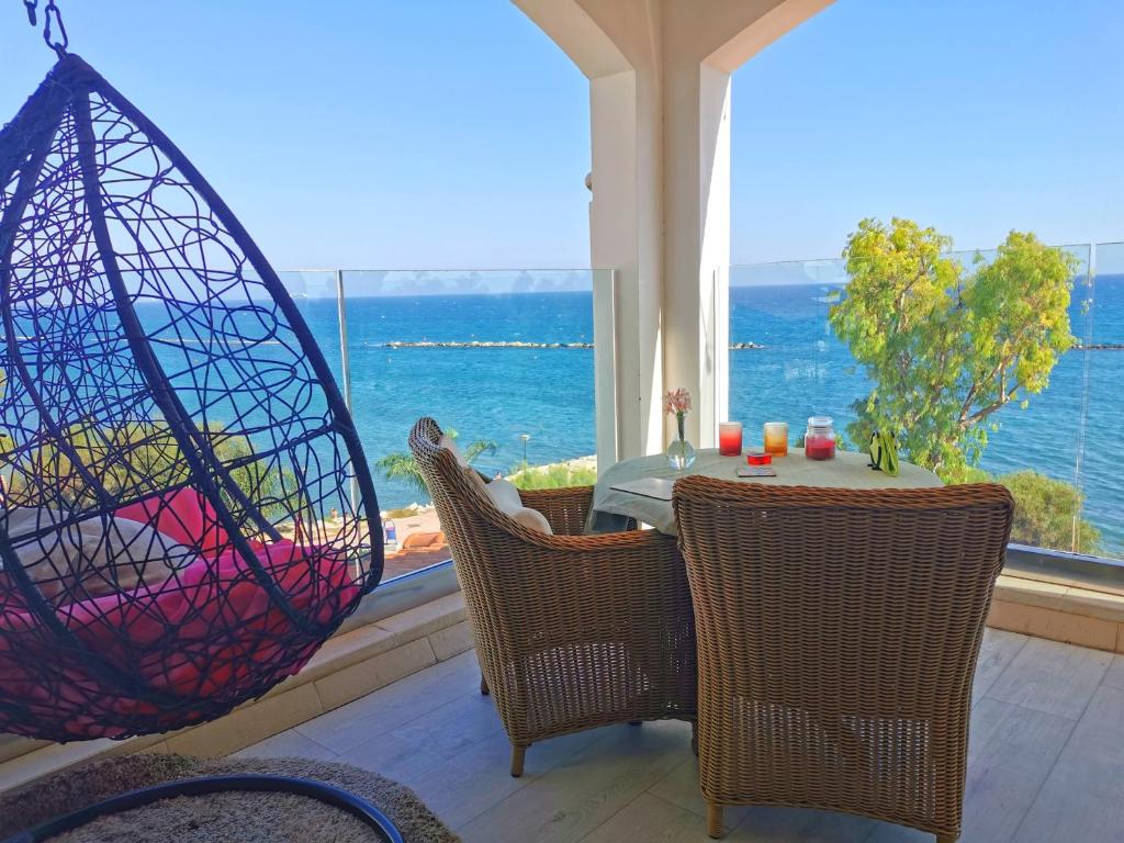 Galatex Beachfront 1st line sea view suites - best location peaceful green place