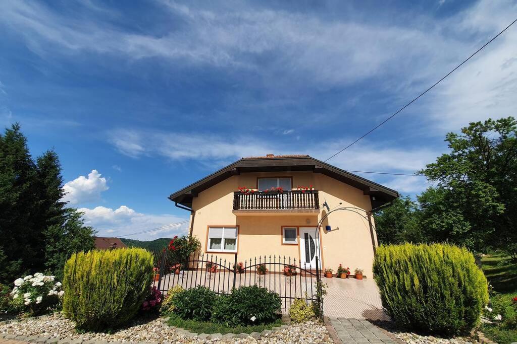 a house with a balcony and a fence at Apartman Robert *** in Duga Resa