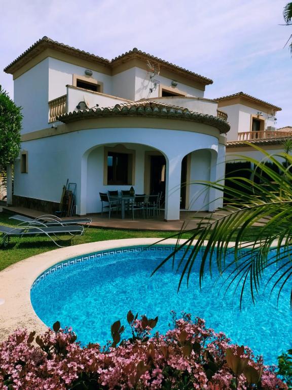 Bazén v ubytování Villa El Palmar nebo v jeho okolí