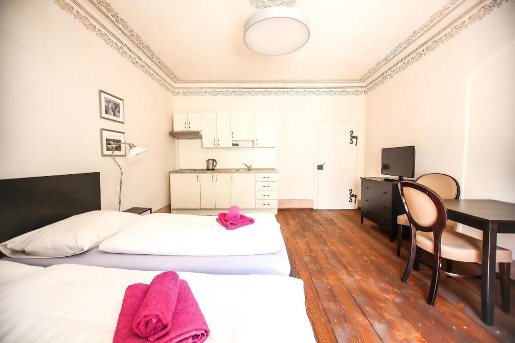 Posteľ alebo postele v izbe v ubytovaní Klášterní apartmány