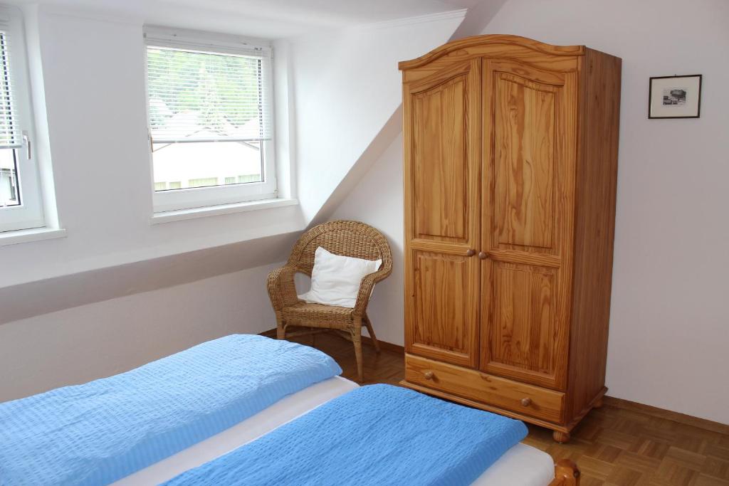 Postel nebo postele na pokoji v ubytování Ferienwohnung und Gästezimmer Korb