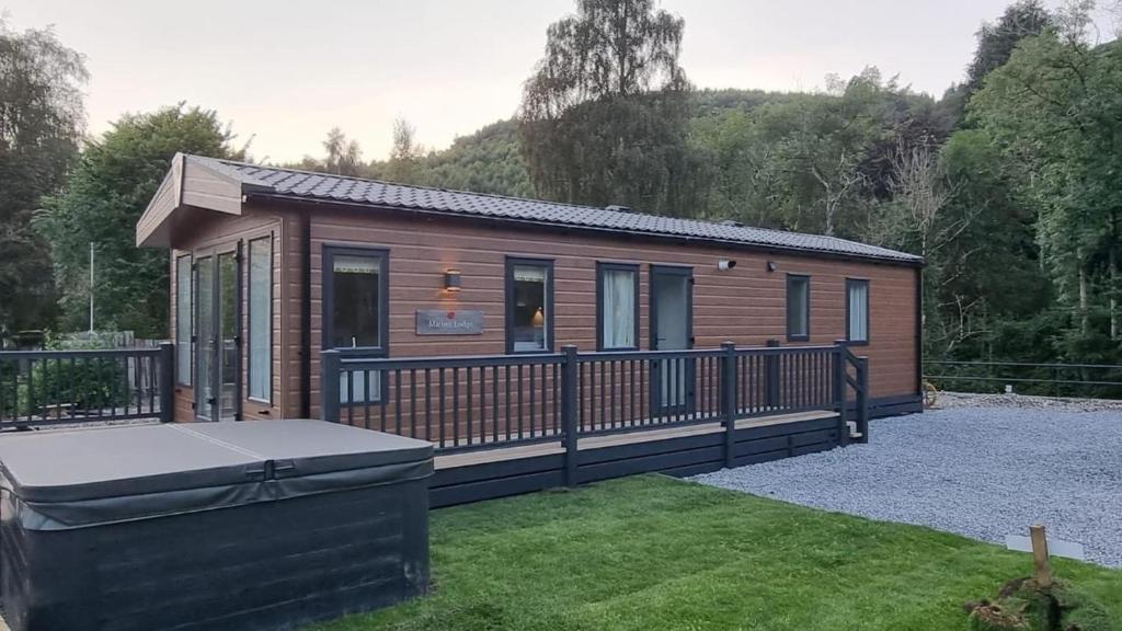 Luxary 2-Bed Lodge with hot tub st fillans