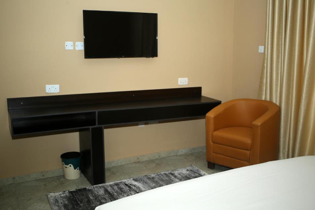 TV a/nebo společenská místnost v ubytování Hotel Capitol