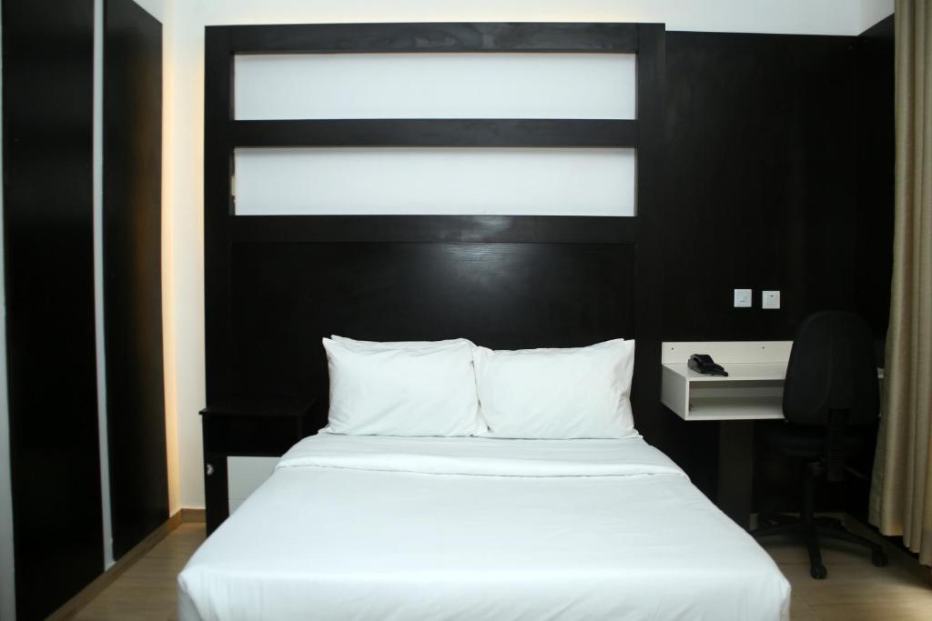 Postel nebo postele na pokoji v ubytování Hotel Capitol