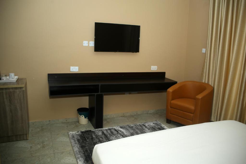 TV a/nebo společenská místnost v ubytování Hotel Capitol