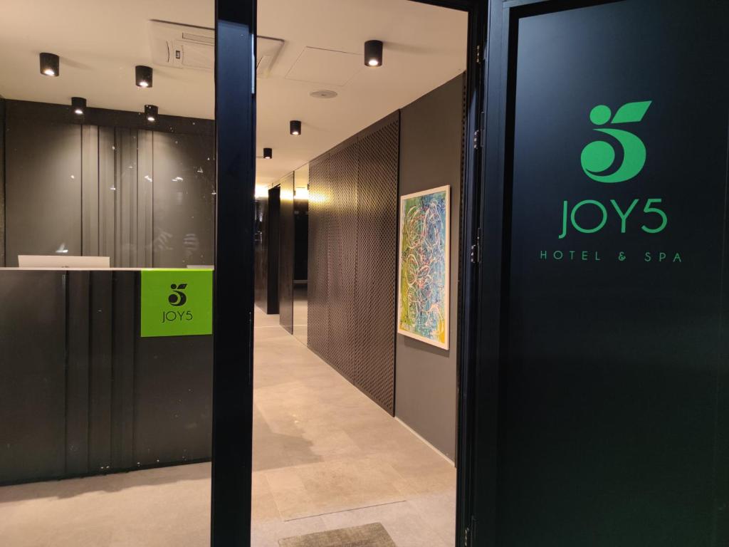 Certifikát, hodnocení, plakát nebo jiný dokument vystavený v ubytování Joy 5 Hotel & SPA