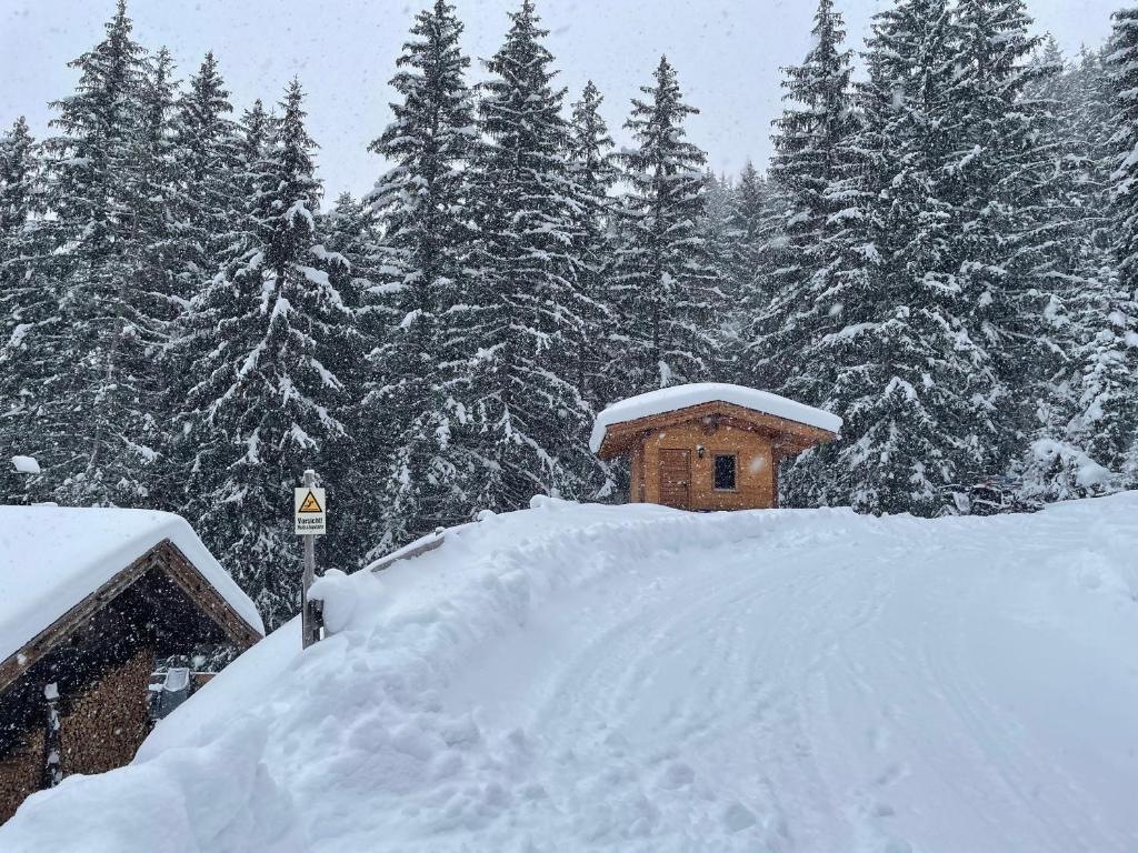 Wasserfallhütte Saalbach v zime