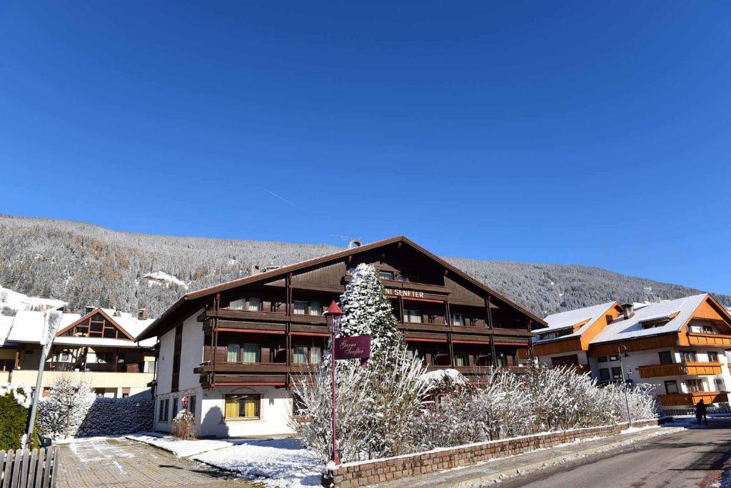 Nespecifikovaný výhled na hory nebo výhled na hory při pohledu z hotelu
