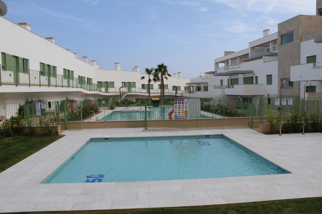 Basen w obiekcie OCEAN APARTAMENT !! 1ª Línea del Mar, piscina, parking, wifi lub w pobliżu