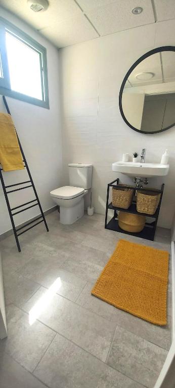 Łazienka w obiekcie OCEAN APARTAMENT !! 1ª Línea del Mar, piscina, parking, wifi