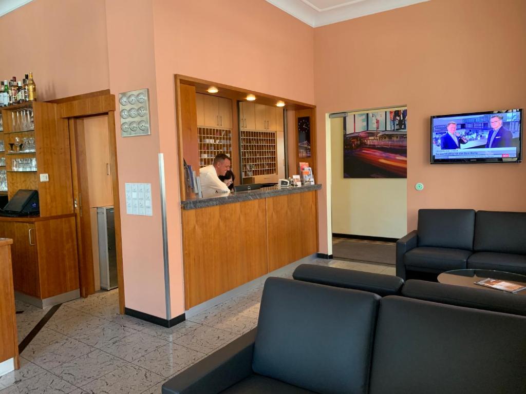 TV a/nebo společenská místnost v ubytování Apartment Hotel KRAL - BUSINESS HOTEL & SERVICED APARTMENTS