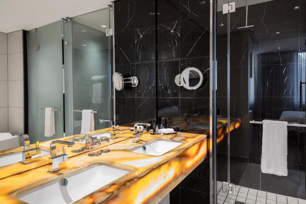 The Capital 15 on Orange Hotel & Spa - Luxury Double Room