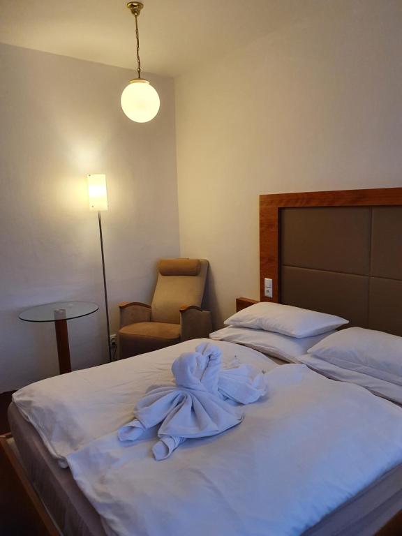 Postel nebo postele na pokoji v ubytování Hotel Jerabek