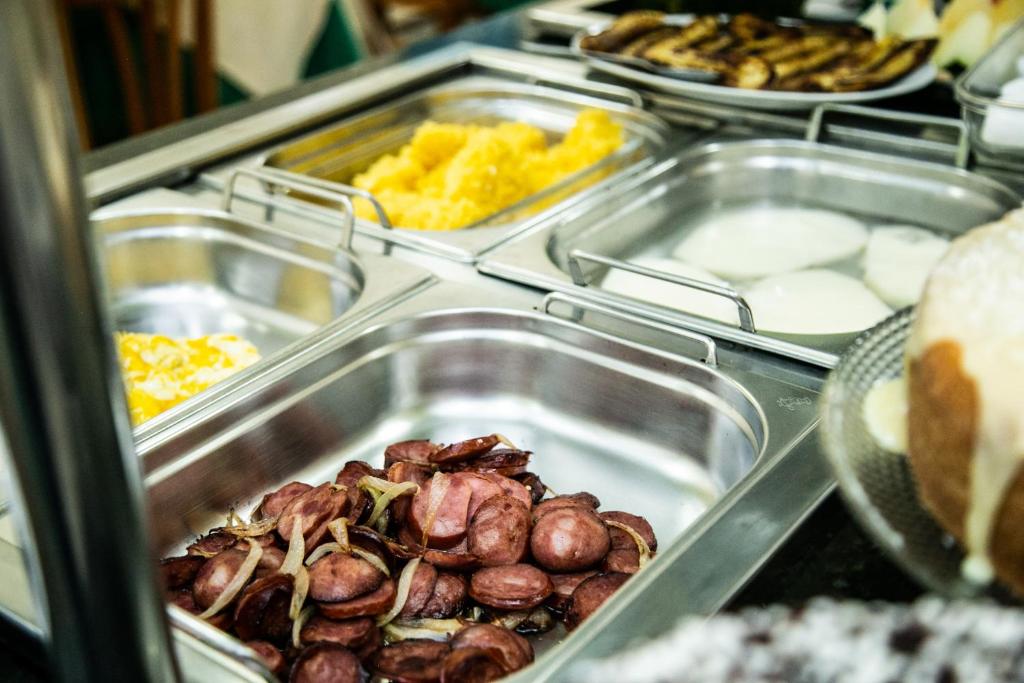 Comida no hotel ou em algum lugar perto