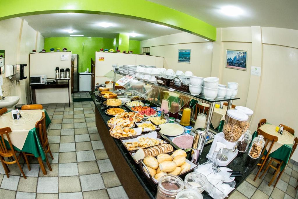 Comida no hotel ou em algum lugar perto