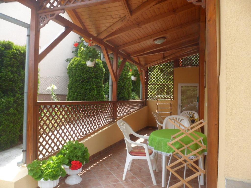 A balcony or terrace at Ildiko Appertements