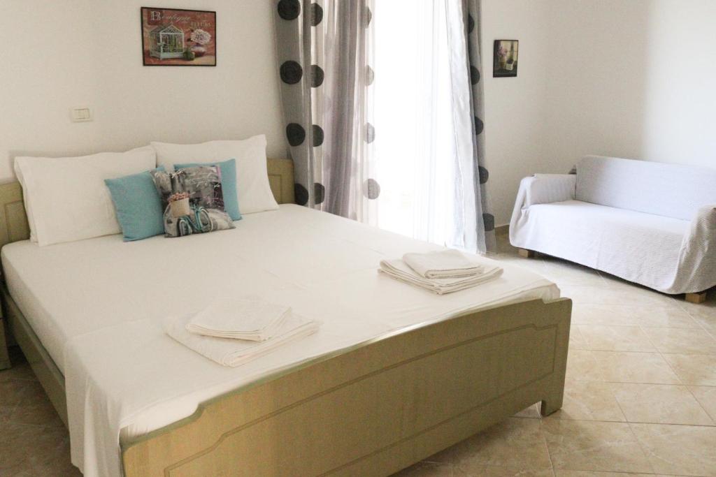 Postel nebo postele na pokoji v ubytování Lumra Rooms