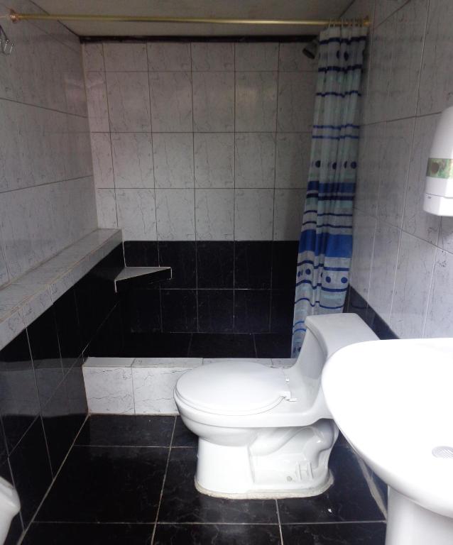 Koupelna v ubytování Hostal Yumbo Imperial