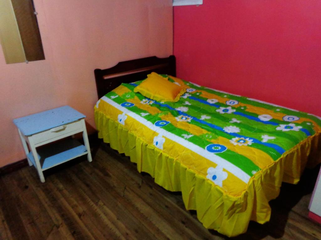Postel nebo postele na pokoji v ubytování Hostal Yumbo Imperial