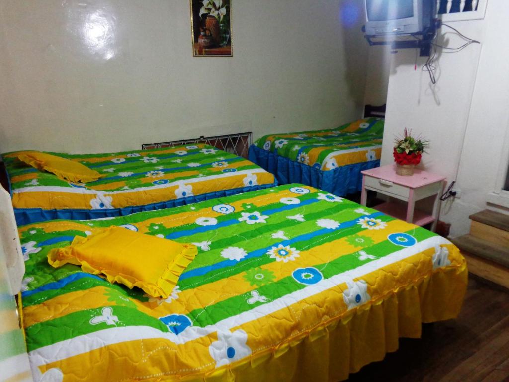 Postel nebo postele na pokoji v ubytování Hostal Yumbo Imperial