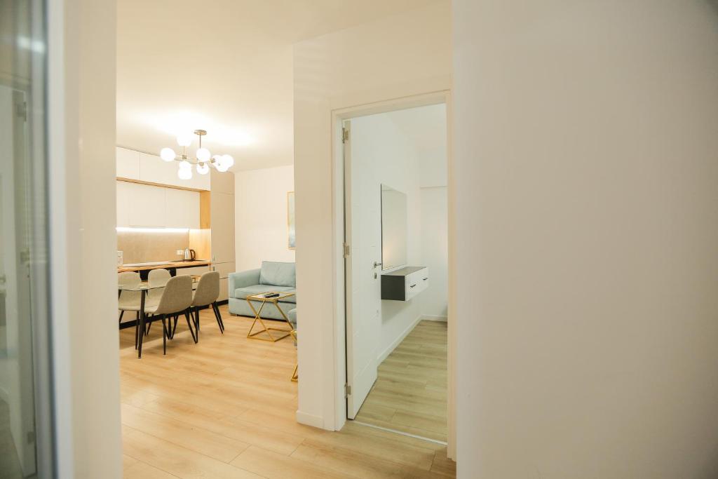 Miku Apartment-Premium 2BD At Wilson Square - Image 8