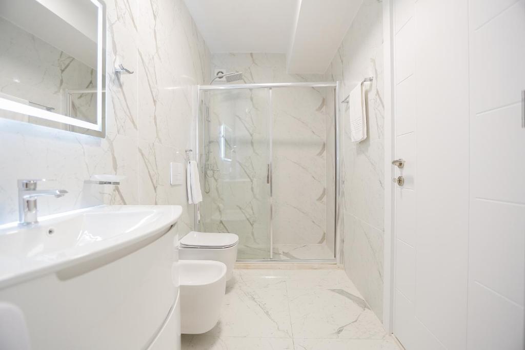 Miku Apartment-Premium 2BD At Wilson Square - Image 7