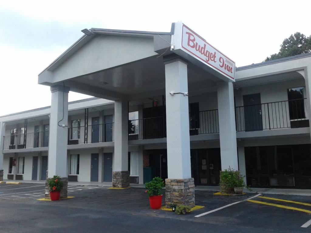 an empty parking lot in front of a hotel at Budget Inn Anderson in Anderson