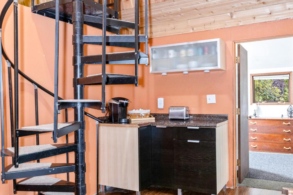 Kuchyň nebo kuchyňský kout v ubytování Alpine Meadows Cabin