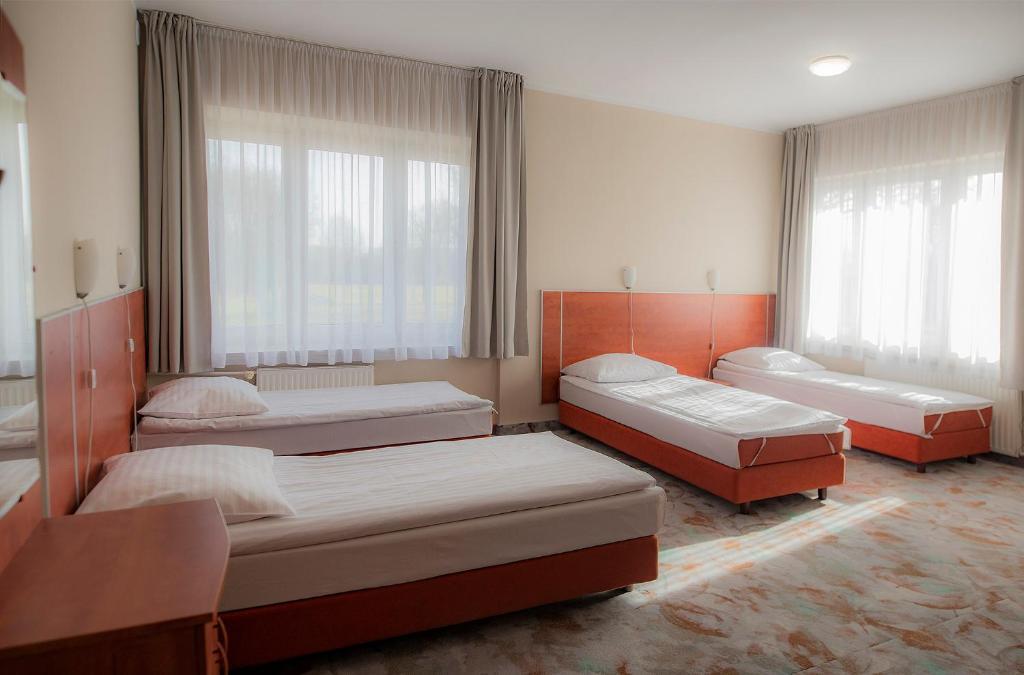 Hotel Włókniarz - Habitación Cuádruple