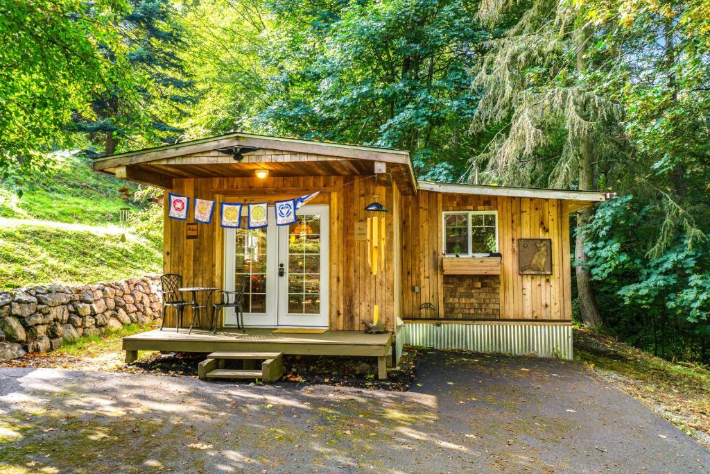 a small building with a bench in front of it at Stray Cat Cottage in Freeland