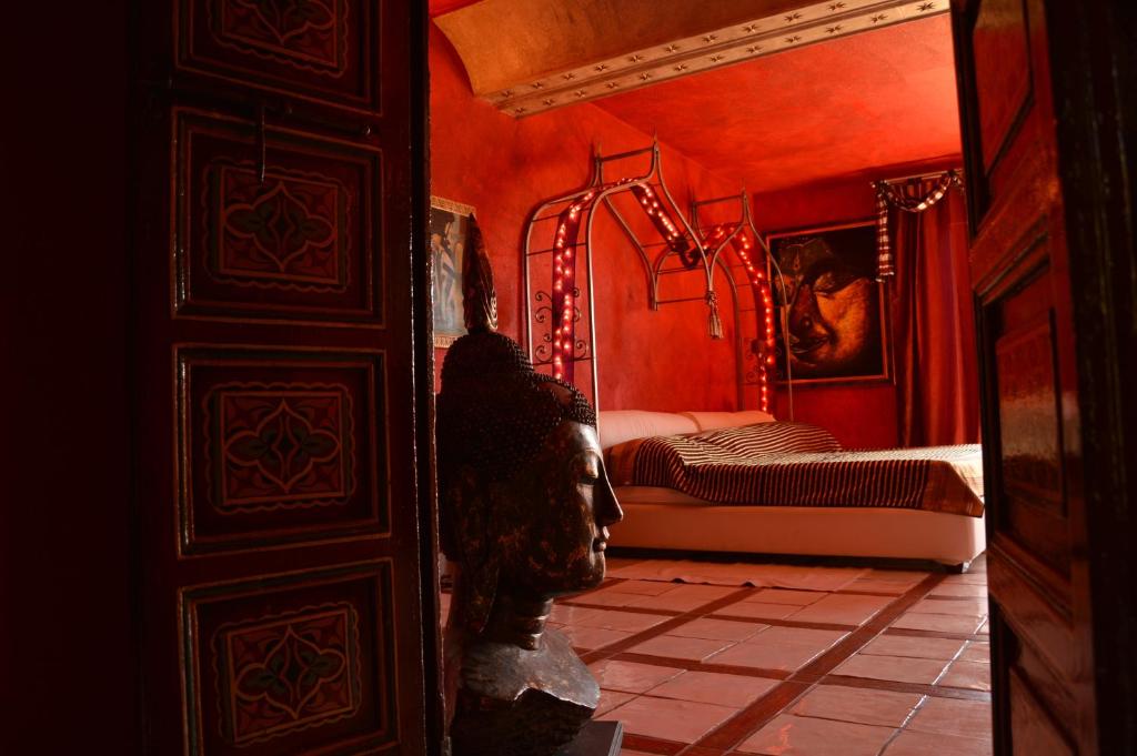 a room with a bed and a statue in the doorway at VillaOriental Valmontone in Genazzano