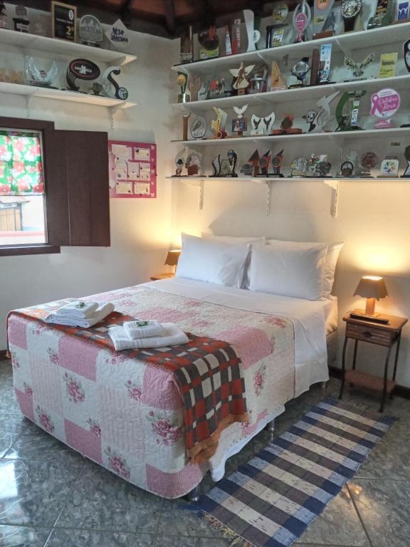 Cantinho meu! Suíte completa com entrada separada da casa principal. Lugar tranquilo e aconchegante. - Housity