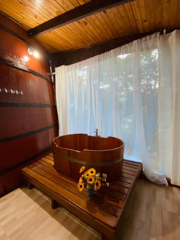 a wooden bath tub sitting on a bench in a room at Pipa Malbec in Petrópolis