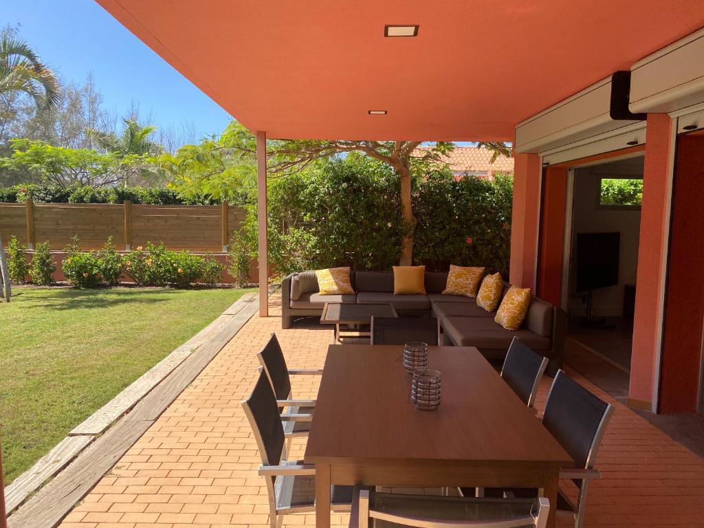 Zahrada ubytování Maspalomas Golf Villa Private Heated Pool-no stairs
