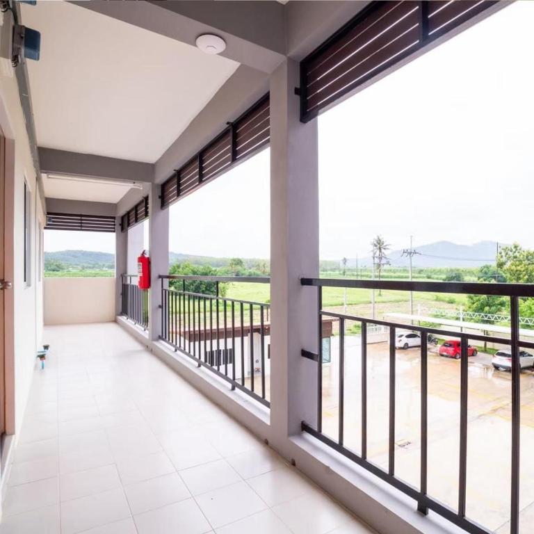 Balkón nebo terasa v ubytování Ek Residence Banchang City
