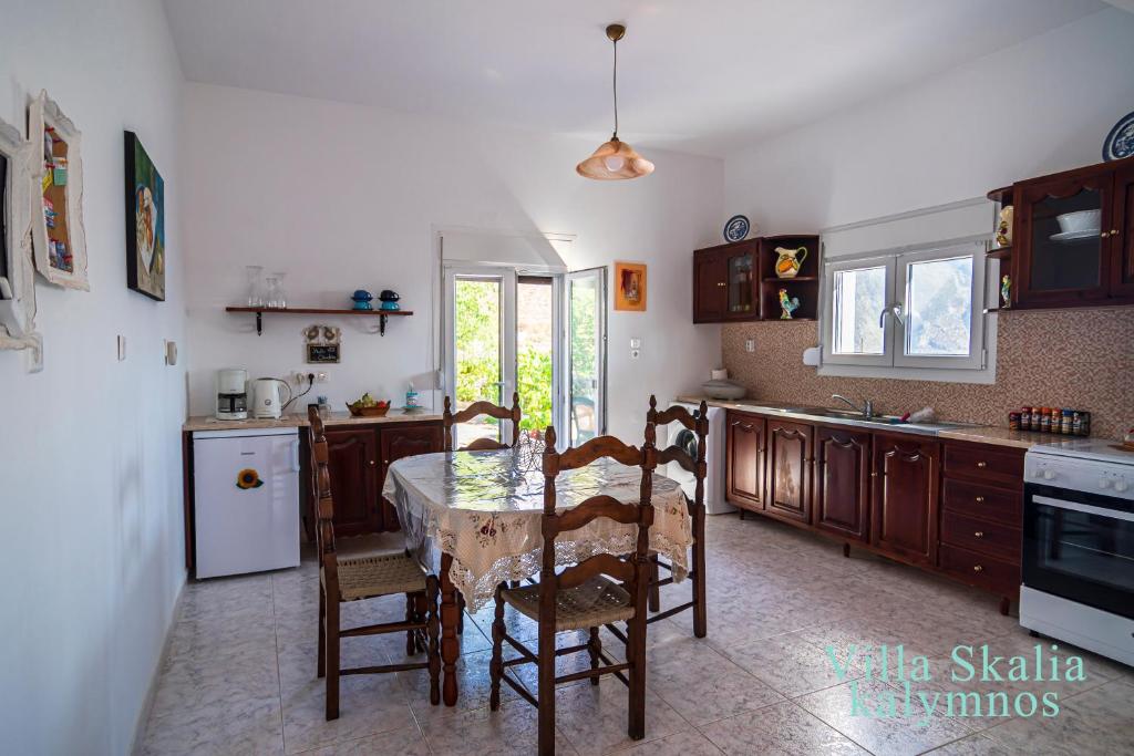 Kuchnia lub aneks kuchenny w obiekcie Villa-Skalia / Kalymnos House