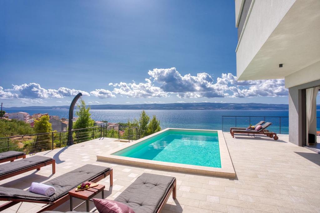 Fotografia z galérie ubytovania NEW Seaview Villa Vivra with 4 ensuite bedrooms gym and private pool v Omise