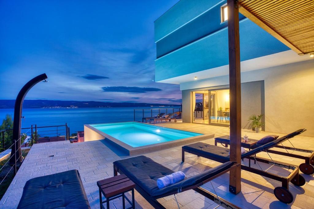 Fotografia z galérie ubytovania NEW Seaview Villa Vivra with 4 ensuite bedrooms gym and private pool v Omise