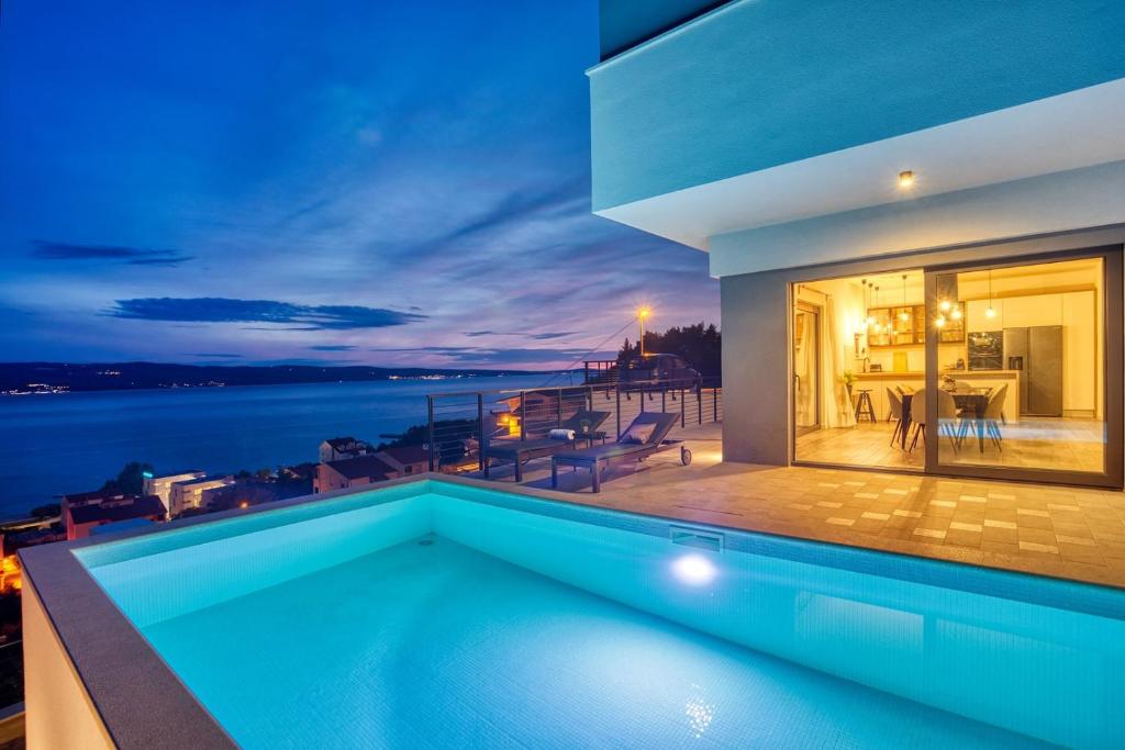 Fotografia z galérie ubytovania NEW Seaview Villa Vivra with 4 ensuite bedrooms gym and private pool v Omise