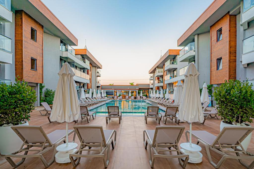 Bazén v ubytování Side Amour Hotel nebo v jeho okolí