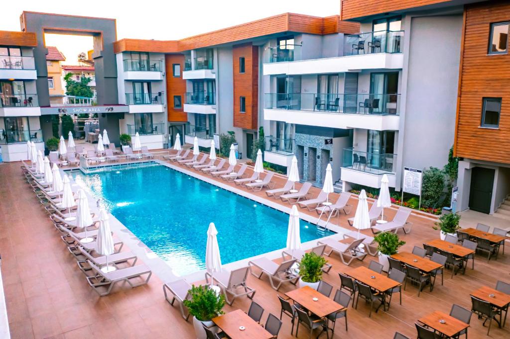 Bazén v ubytování Side Amour Hotel nebo v jeho okolí