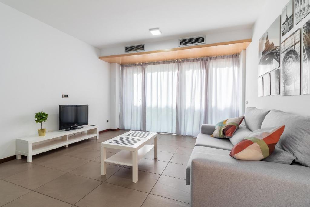 A television and/or entertainment centre at Flatguest Tabaiba 1