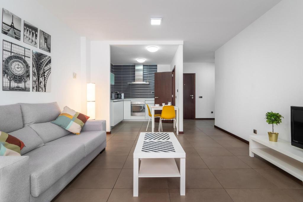 A seating area at Flatguest Tabaiba 1