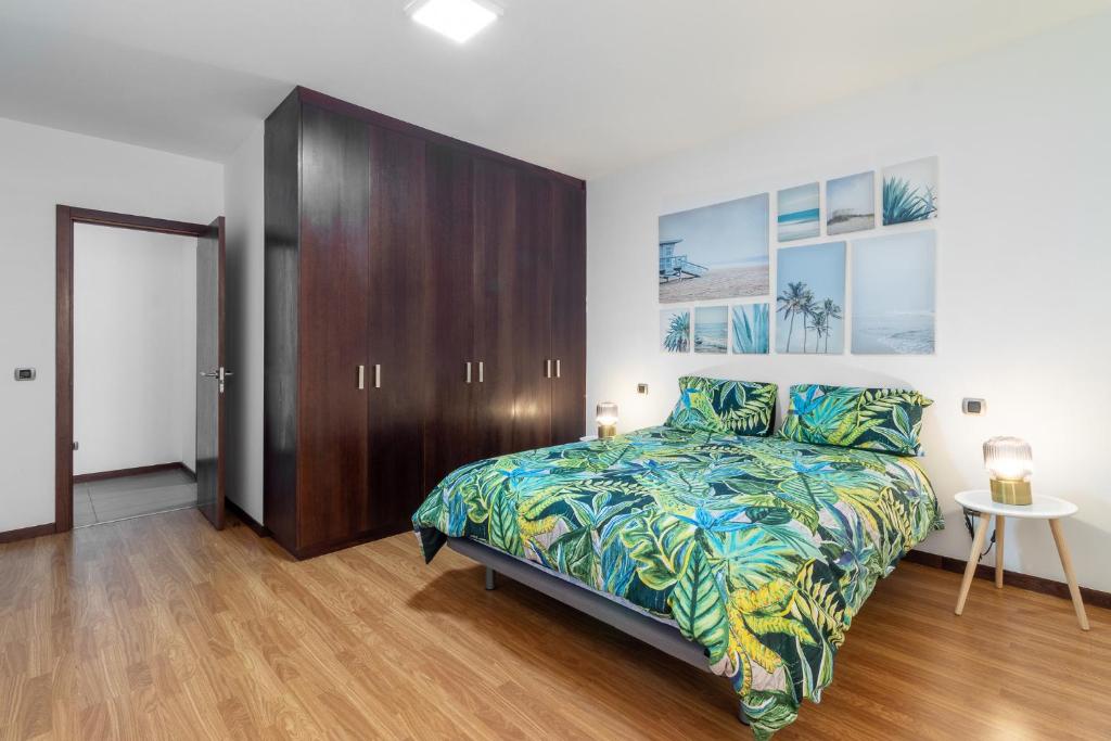 A bed or beds in a room at Flatguest Tabaiba 1