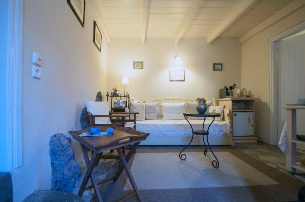 Posezení v ubytování Aloizianika 1768 Traditional GuestHouse