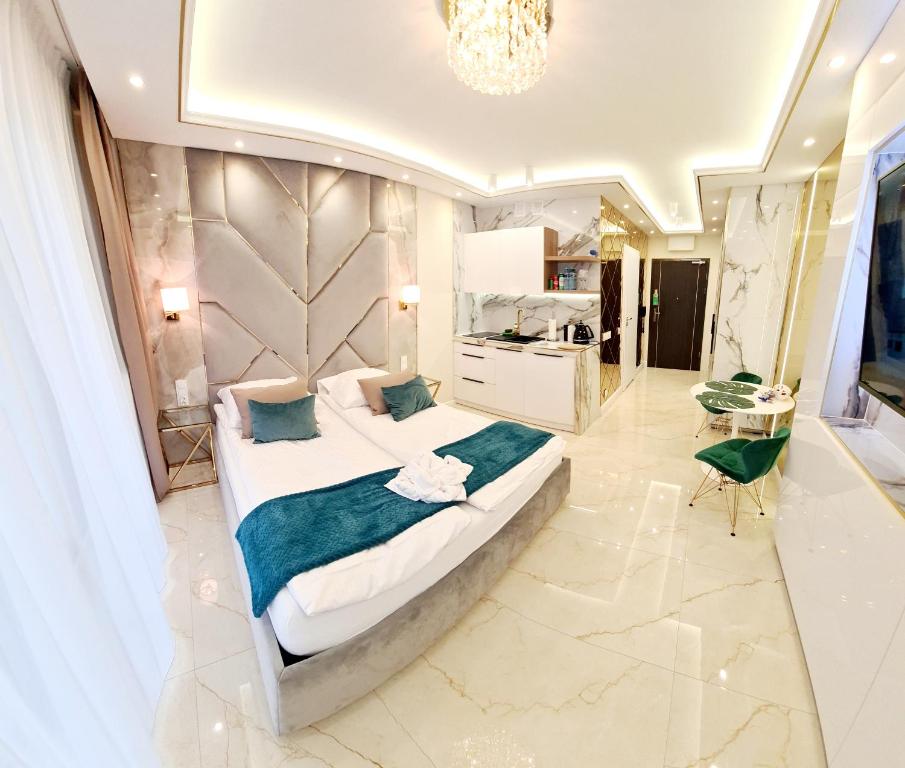Adonis Beach - Studio Apartment