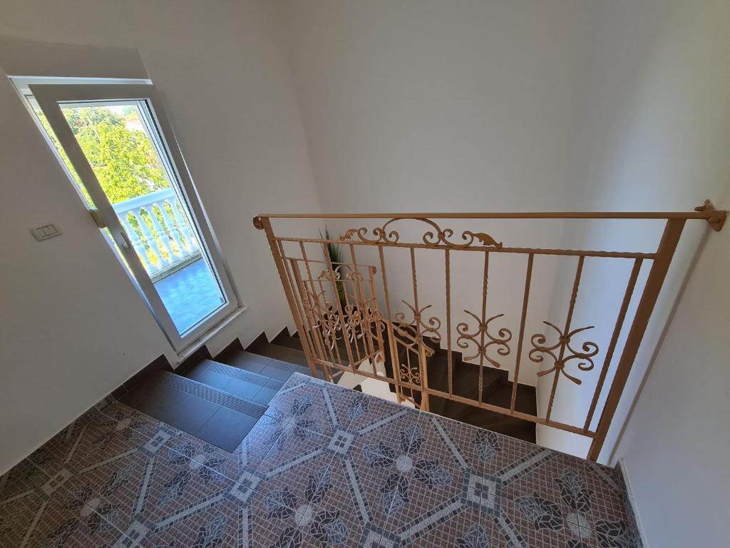 Łóżko lub łóżka w pokoju w obiekcie House Plavi 2130
